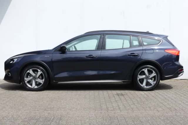 Ford Focus (2020) thumbnail 2