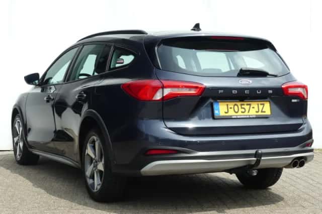 Ford Focus (2020) thumbnail 3
