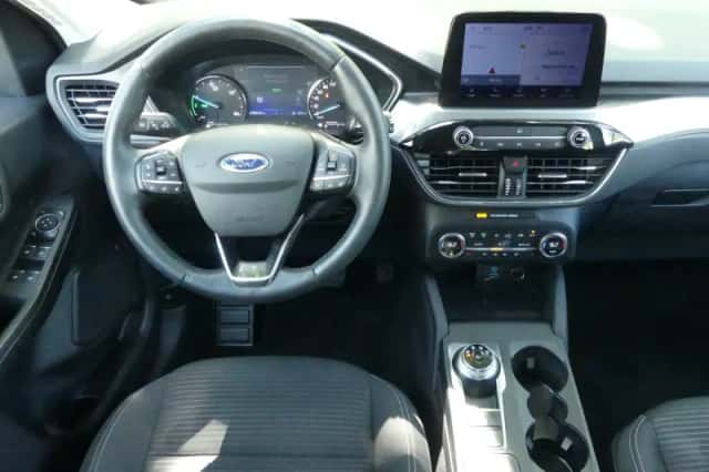 Ford Kuga (2021) thumbnail 4