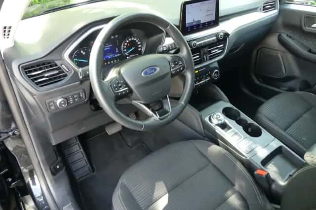 Ford Kuga (2021) thumbnail 5