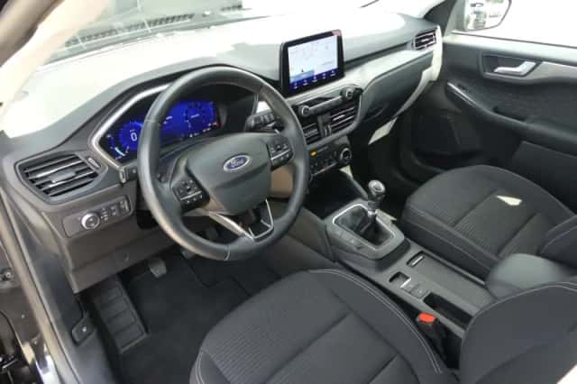 Ford Kuga (2021) thumbnail 4