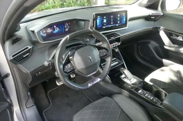 Peugeot e-208 (2022) thumbnail 4