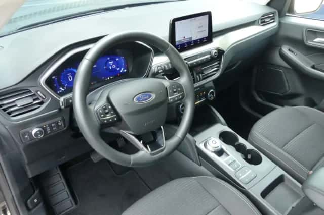 Ford Kuga (2021) thumbnail 4