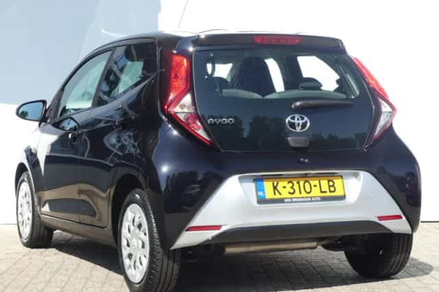 Toyota Aygo (2021) thumbnail 3