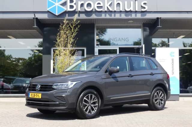 Volkswagen Tiguan (2022) thumbnail 1