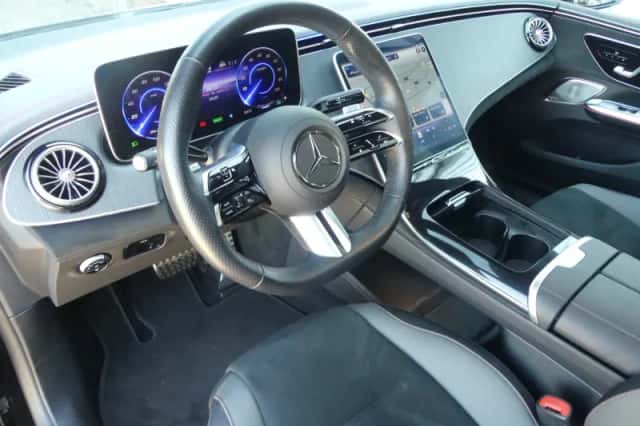 Mercedes-Benz EQE (2023) thumbnail 4