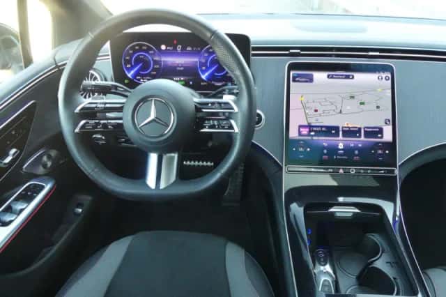 Mercedes-Benz EQE (2023) thumbnail 5