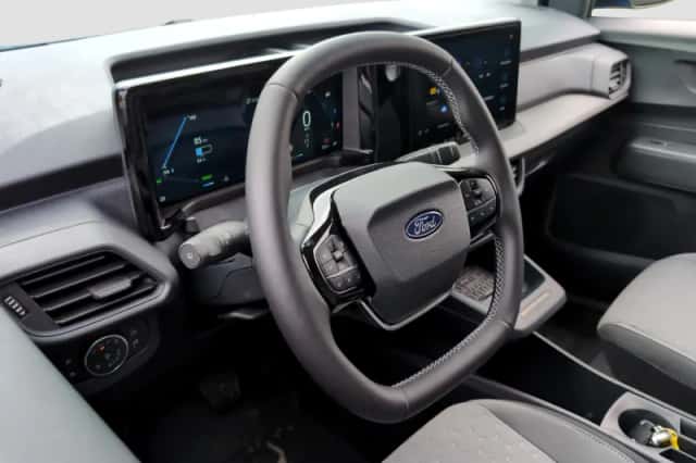Ford E-Transit Courier (2026) thumbnail 18