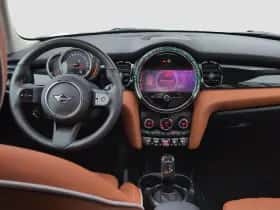 MINI Mini (2024) thumbnail 2