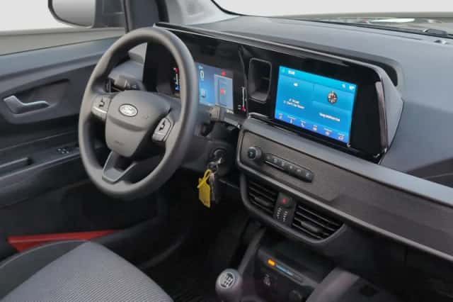 Ford Transit Courier (2024) thumbnail 3