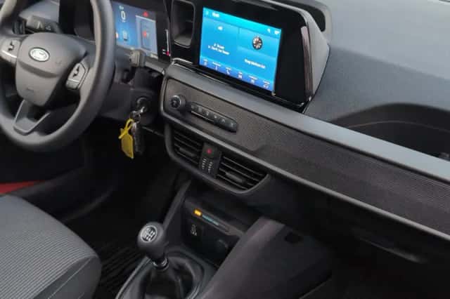 Ford Transit Courier (2024) thumbnail 22