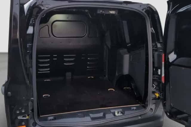 Ford Transit Courier (2024) thumbnail 23