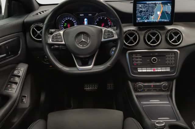 Mercedes-Benz CLA-Klasse (2018) thumbnail 2