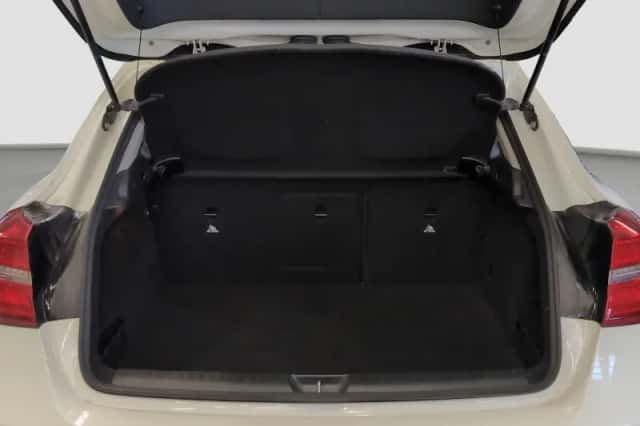 Mercedes-Benz GLA-Klasse (2014) thumbnail 9