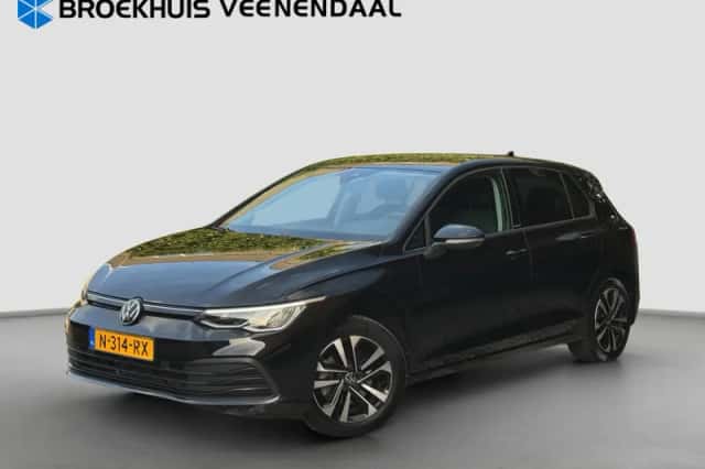 Volkswagen Golf (2021) thumbnail 1
