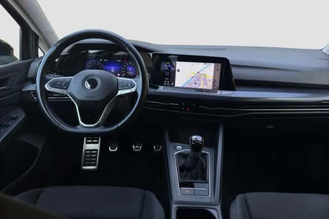 Volkswagen Golf (2021) thumbnail 2