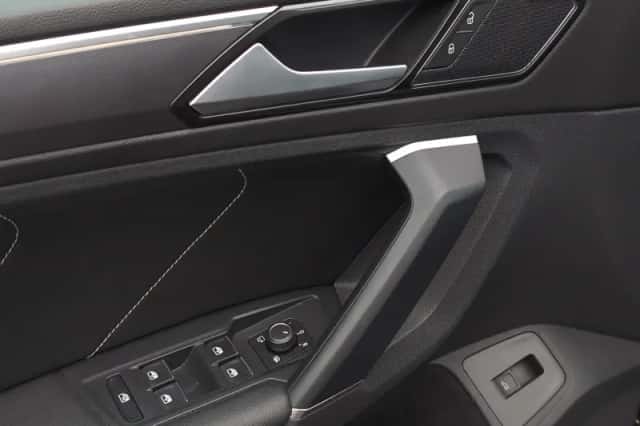Volkswagen Tiguan (2017) thumbnail 17