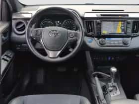 Toyota RAV4 (2017) thumbnail 2