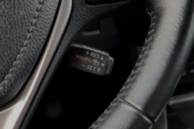 Toyota RAV4 (2017) thumbnail 16
