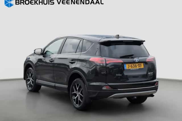 Toyota RAV4 (2017) thumbnail 3