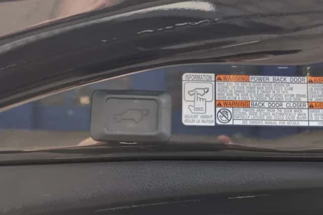 Toyota RAV4 (2017) thumbnail 25