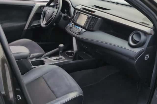 Toyota RAV4 (2017) thumbnail 9