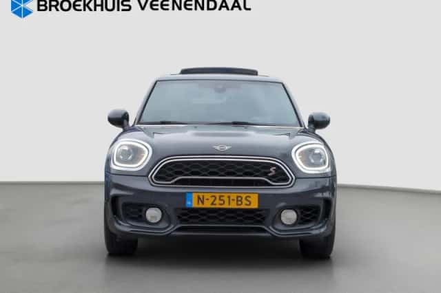 MINI Countryman (2019) thumbnail 4