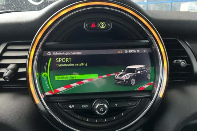MINI Cooper S (2020) thumbnail 24