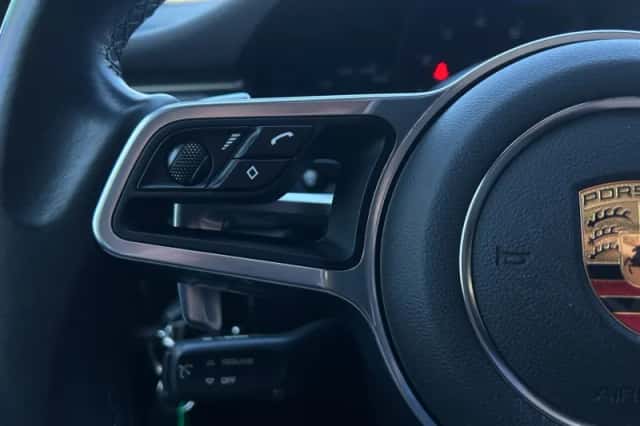 Porsche Macan (2021) thumbnail 16