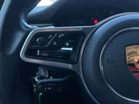 Porsche Macan (2021) thumbnail 16
