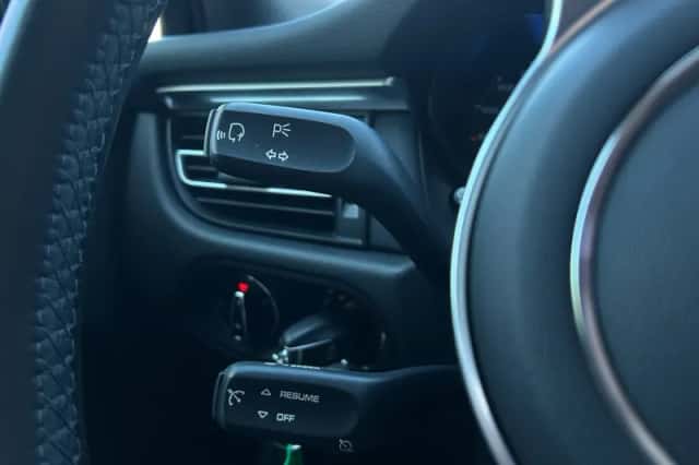 Porsche Macan (2021) thumbnail 18
