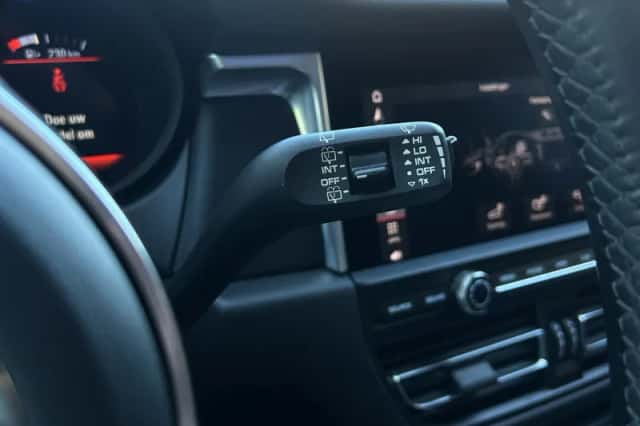 Porsche Macan (2021) thumbnail 19