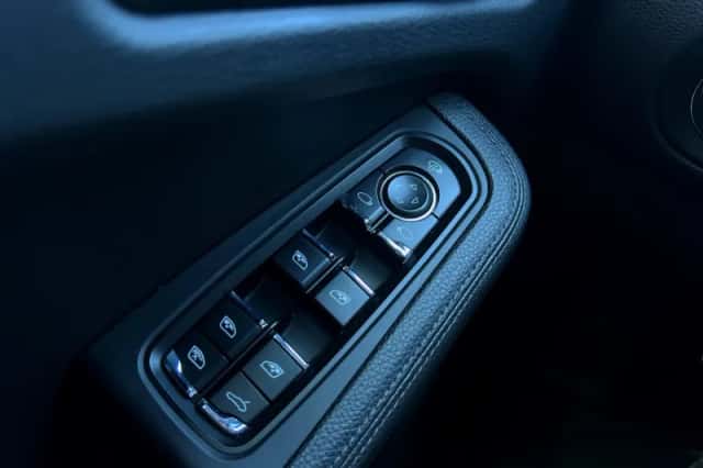 Porsche Macan (2021) thumbnail 23