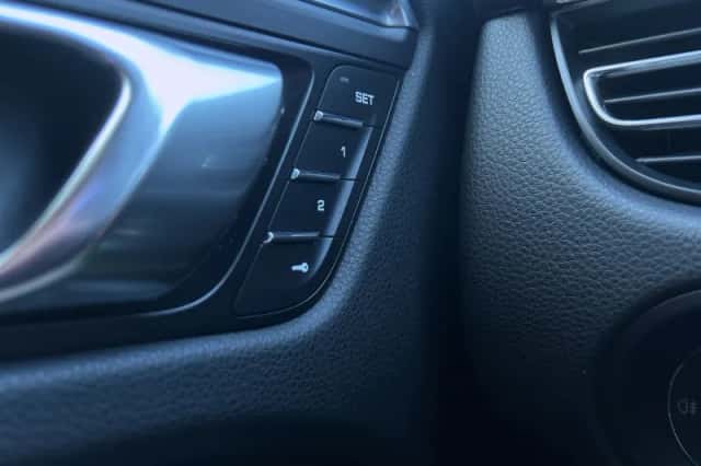 Porsche Macan (2021) thumbnail 24