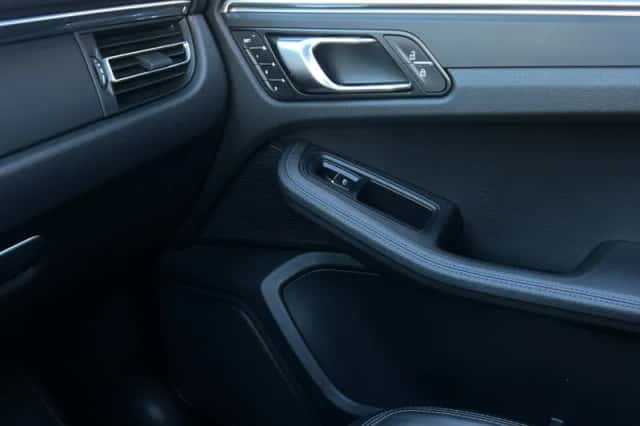 Porsche Macan (2021) thumbnail 29