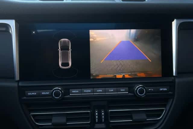 Porsche Macan (2021) thumbnail 33