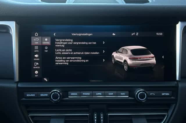 Porsche Macan (2021) thumbnail 34