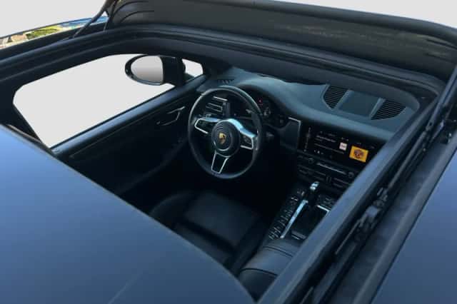 Porsche Macan (2021) thumbnail 8