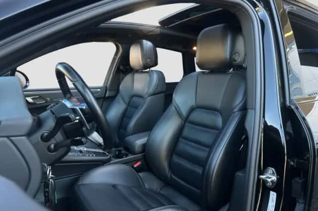 Porsche Macan (2021) thumbnail 9