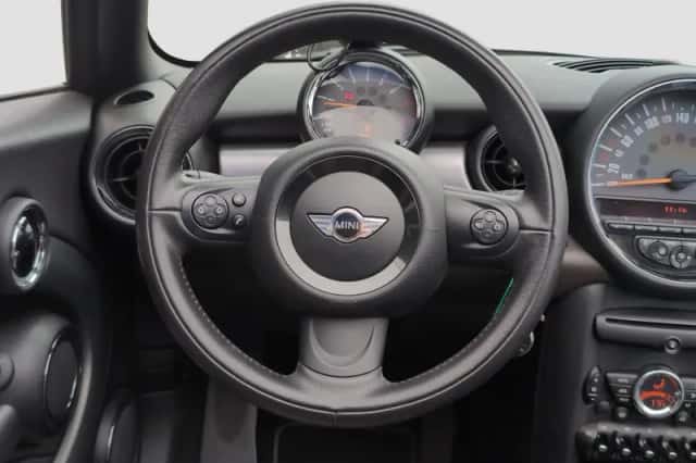 MINI Cabrio (2014) thumbnail 13