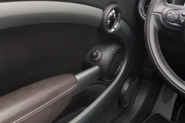 MINI Cabrio (2014) thumbnail 15