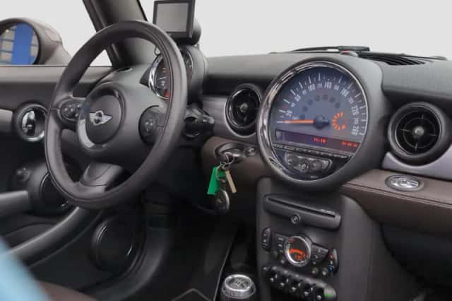 MINI Cabrio (2014) thumbnail 16