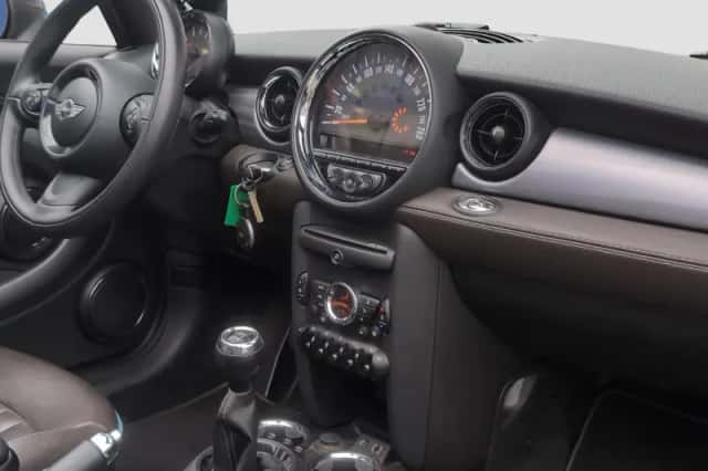 MINI Cabrio (2014) thumbnail 17