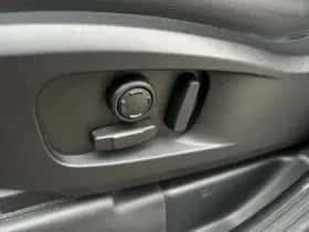 Land Rover Defender (2021) thumbnail 11