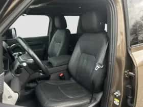 Land Rover Defender (2021) thumbnail 12