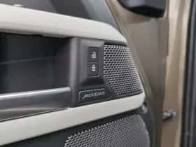Land Rover Defender (2021) thumbnail 20