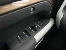 Land Rover Defender (2021) thumbnail 21