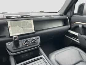 Land Rover Defender (2021) thumbnail 22