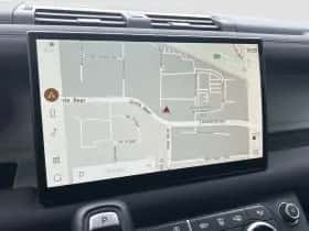 Land Rover Defender (2021) thumbnail 26
