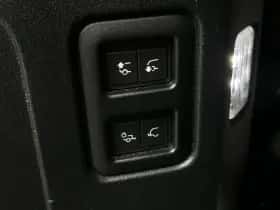 Land Rover Defender (2021) thumbnail 32